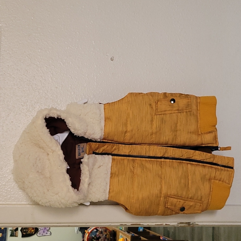 Clothes - Picture 3 of 10